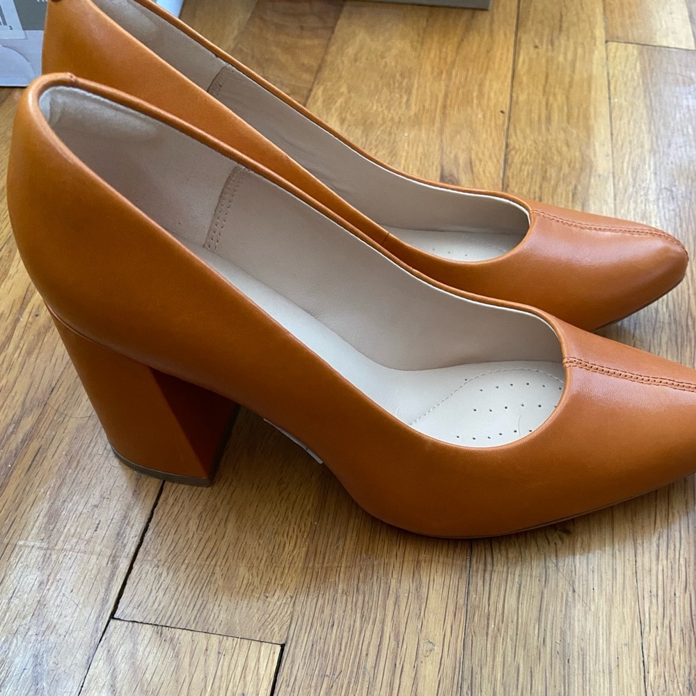 Clarks Laina85 Court Burnt Orange Leather Pumps